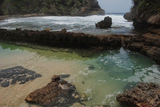Pantai Batu Bekung, Sisi Eksotis Malang Selatan
