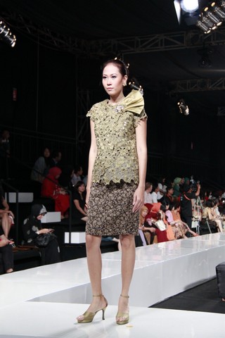 Foto Model on Store Co Id Model Kebaya 2011   Mode   Fashion